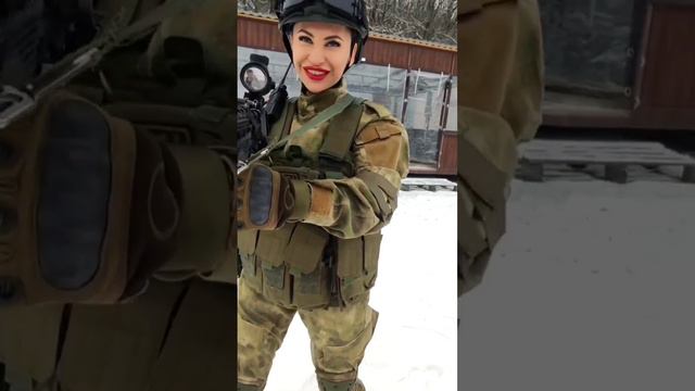 Пуси Джуси в милитари стиле смотреть онлайн