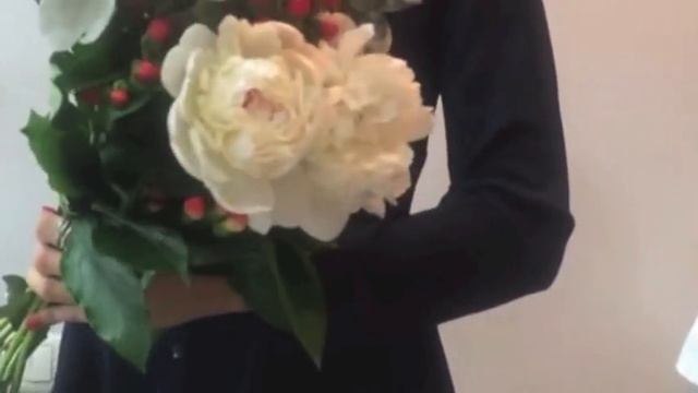 Собираем евробукет из пионов смотреть онлайн