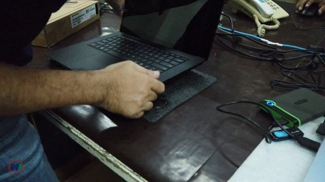 Microsoft Surface Laptop 3 15″ Core I5-1035G7 Unboxing