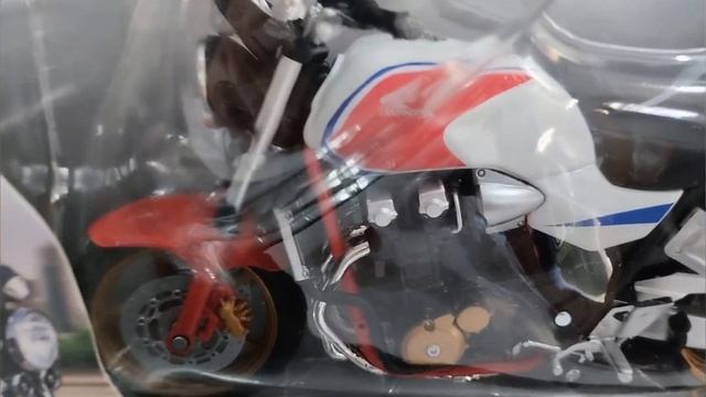 Honda CB 1300 super Four смотреть онлайн