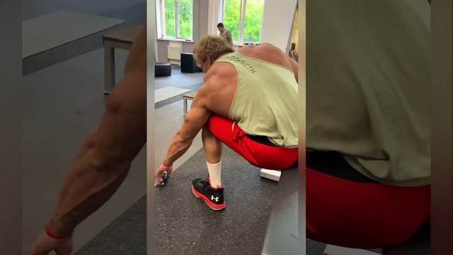 Сведение рук лежа у нижних блоков кроссовера✅ смотреть онлайн