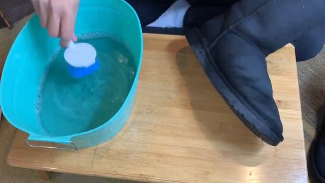 VLOGTOBER Day 9- Dollar Tree Ugg Cleaning Kit смотреть онлайн