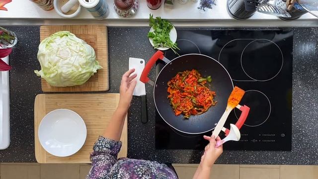 Голубцы  с говядиной (любое мясо по Вашему вкусу), листья капусты готовлю в микроволновке.