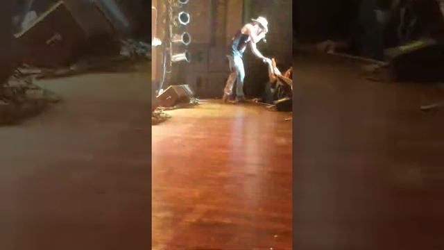 UNSKINNY BOP! BRET MICHAELS (playing maracas) смотреть онлайн