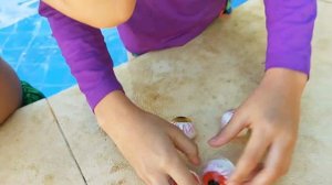 DESAFIO DA COLHER COM OVO NA PISCINA - Leticia e Af