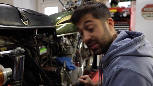 How to Tune a Honda CB450. VALVES, TIMING CHAIN, CARBS. Bringing my barn find cb450 back to life!!! смотреть онлайн