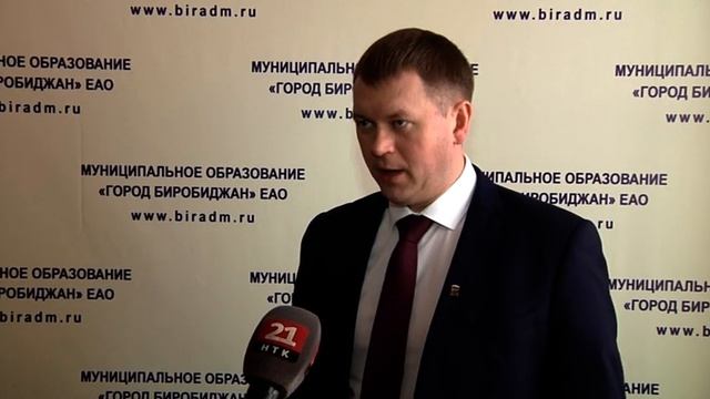 К демонтажу главной ёлки региона приступили в Биробиджане смотреть онлайн