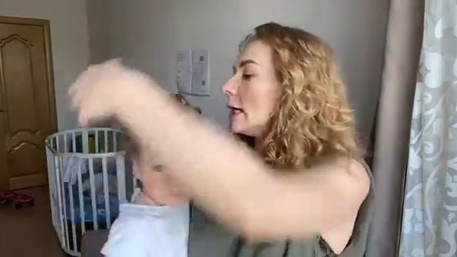 Как легко уложить кудрявые волосы ребёнку смотреть онлайн