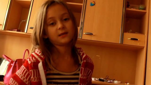 Ааххах) Малая огонь)) Вырастет будет всех строить)) Не повезло ее будущему смотреть онлайн