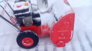 Очистка крыш от снега китайским роторным  бензиновым снегоуборщиком с мощностью 5,5 л.с.