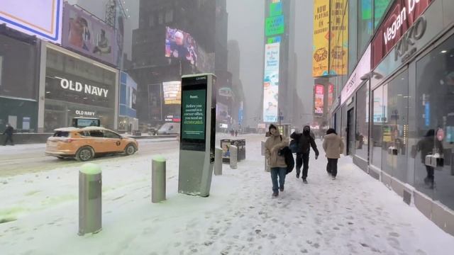 Winter Storm in TIMES SQUARE in Manhattan, New York City (Blizzard on January 29, 2022) смотреть онлайн
