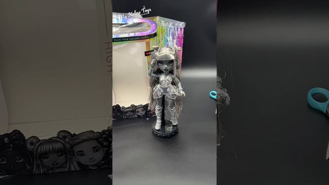 Luna Madison from Shadow High Shines #lunamadison #shadowhighdolls #shadowhigh смотреть онлайн
