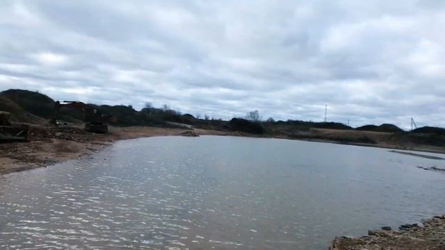 проникли в наш деревенский карьер и узнали что там находиться