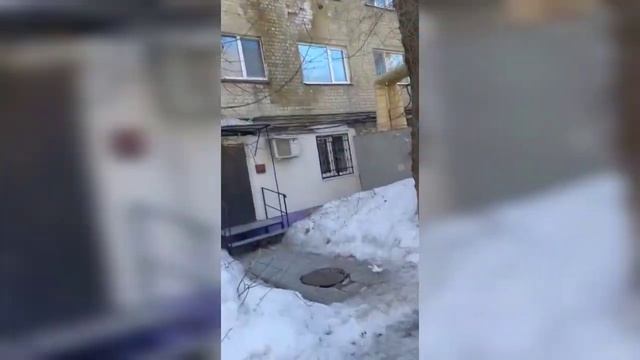 Жители пятиэтажки с протекающей крышей опасаются за свои жизни смотреть онлайн