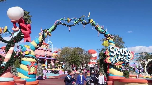 At Universal Studios Orlando On The Hunt For Cool New Toys, Meeting A Dinosaur & More! смотреть онлайн