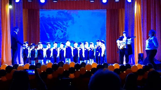 Нам нужна одна Победа_малыши под гитару