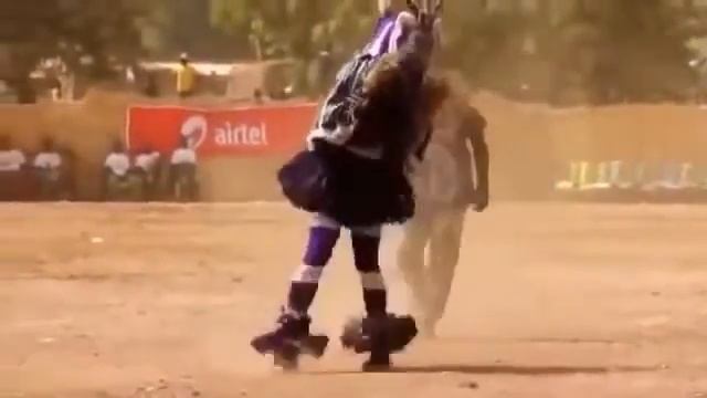 Тот самый зажигательный Шаман танцует под Ой, кто пье, тому наливайте = смотреть онлайн