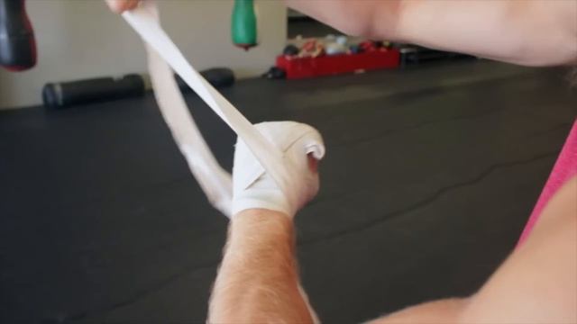 How To Wrap Hands for Boxing - Step By Step! смотреть онлайн