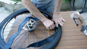 КАК ПОМЕНЯТЬ КАМЕРУ И ПОКРЫШКУ НА ВЕЛОСИПЕДЕ.УСТАНОВКА АНТИПРОКОЛЬНОЙ ЛЕНТЫ