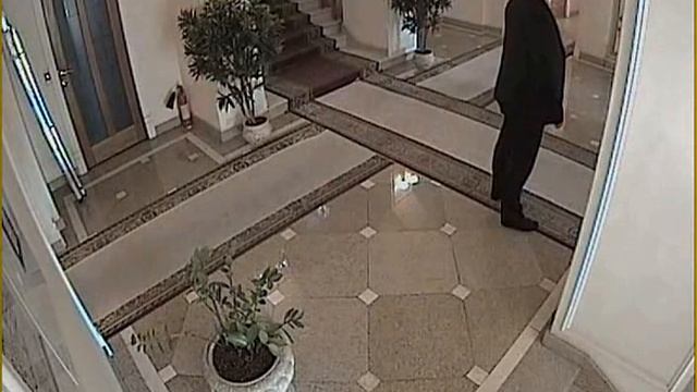 Видео с камер наблюдения 11-05 09'58 Холл 1-этаж смотреть онлайн