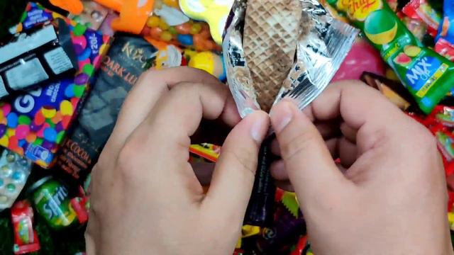 Maddy chocolate wafer ASMR 😋😋 смотреть онлайн