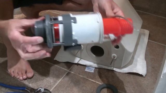 How to fit a toilet flush valve & fill valve. Fluidmaster dual flush install. Leaking flush fix! смотреть онлайн
