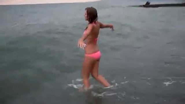 Девушка танцует на море Сочи 2010 Наталия Юшкова смотреть онлайн