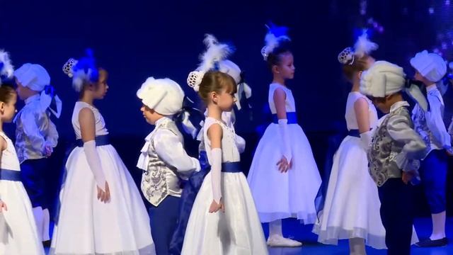МЕНУЭТ. танец 1 класс смотреть онлайн