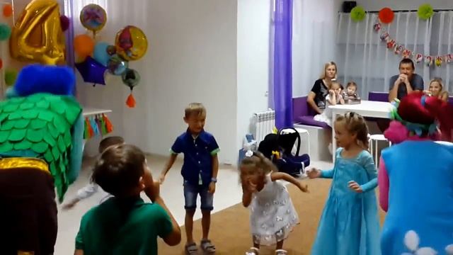 Тима попал в лапы к Троллям! День рожденье в СТИЛЕ ТРОЛЛИ / видео для детей смотреть онлайн
