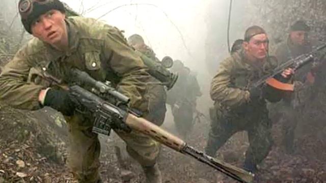Сбивая чёрным сапогом ПЛАТЬЕ БЕЛОЕ смотреть онлайн