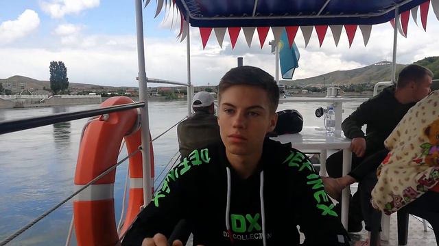 я с Максом на Иртыше в Усть Камане смотреть онлайн