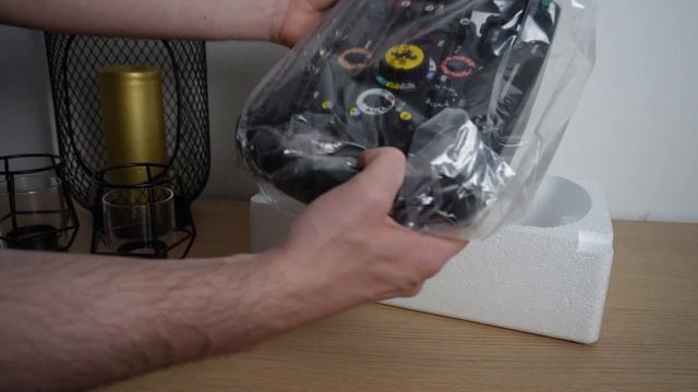 Thrustmaster Ferrari F1 Wheel Add-On | Unboxing смотреть онлайн