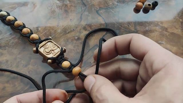 Браслет из деревянных бусин своими руками Показываю как проплетать смотреть онлайн