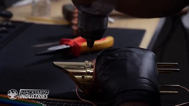 The Hacksmith Industries | Первый реалистичный выдвижной световой меч смотреть онлайн
