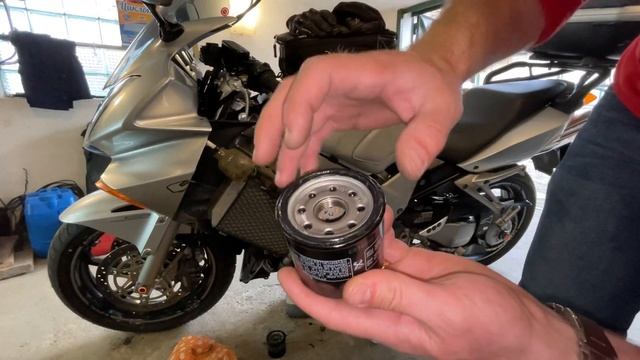 Заміна масла в двигуні Honda VFR800 смотреть онлайн