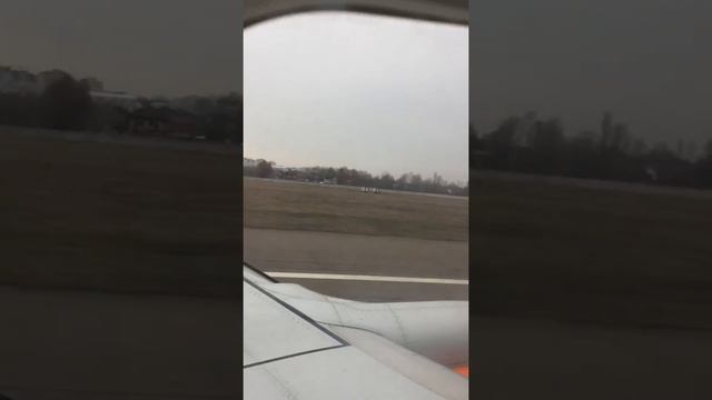 Заход на посадку в аэропорт "Жуляны" смотреть онлайн