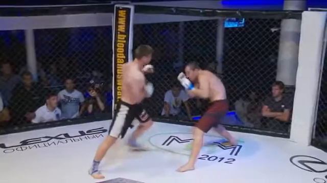 15 06 13 3 бой Игорь Слюсарчук VS Василий Мусиенко Оплот Чемпіонат України по боях без правил на смотреть онлайн