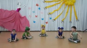 "Мы танцуем и пляшем" игра на клавесах, 1 мл.гр. "Күлүмчээнэ", рук. Бурнашева Л.Г.