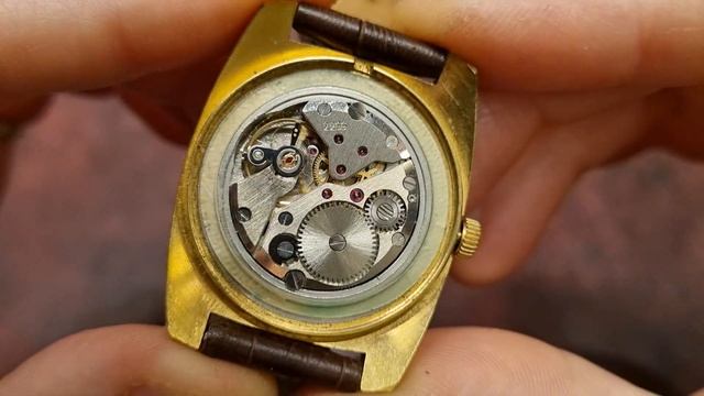 Часы восток механические 2209 в позолоченном корпусе.