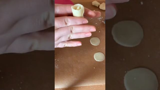Роза из марципана (мастики) смотреть онлайн