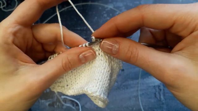 Край не закручивается! Закрытие петель лицевой глади смотреть онлайн