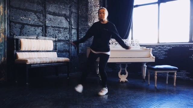 Девушка круто танцует ? Shuffle Dance & Cutting Shapes смотреть онлайн
