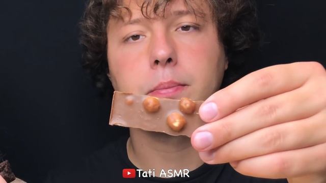 ASMR CHOCOLATE DESSERT RACE! WHITE OREO, LION, CHOCOLATE CANDY BARS MUKBANG EATING SOUNDS 먹방 смотреть онлайн
