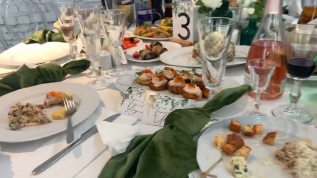 МЫ КУПИЛИ МАШИНУ?! Свадьба друзей, приготовили 2 одинаковых подарка… смотреть онлайн