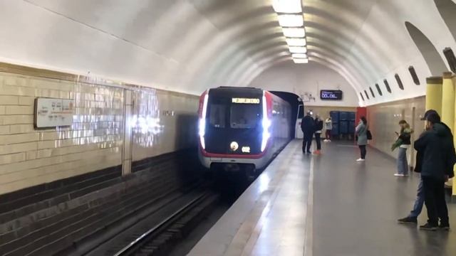 Метропоезд 81-765/766/767 "Москва" станция метро Рижская смотреть онлайн