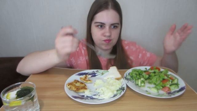 Мукбанг картошка пюре с отбивной и свежий салат. Очень вкусно. Я сериаломан... смотреть онлайн
