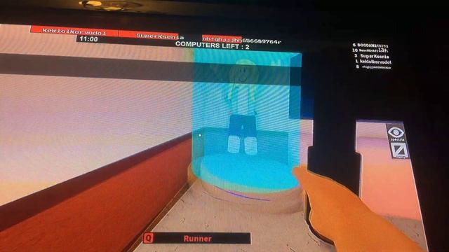 Roblox играю в Run hide escape! смотреть онлайн