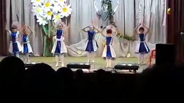 танец ГУБКИ БАНТИКОМ ко дню матери с Бродецкое смотреть онлайн