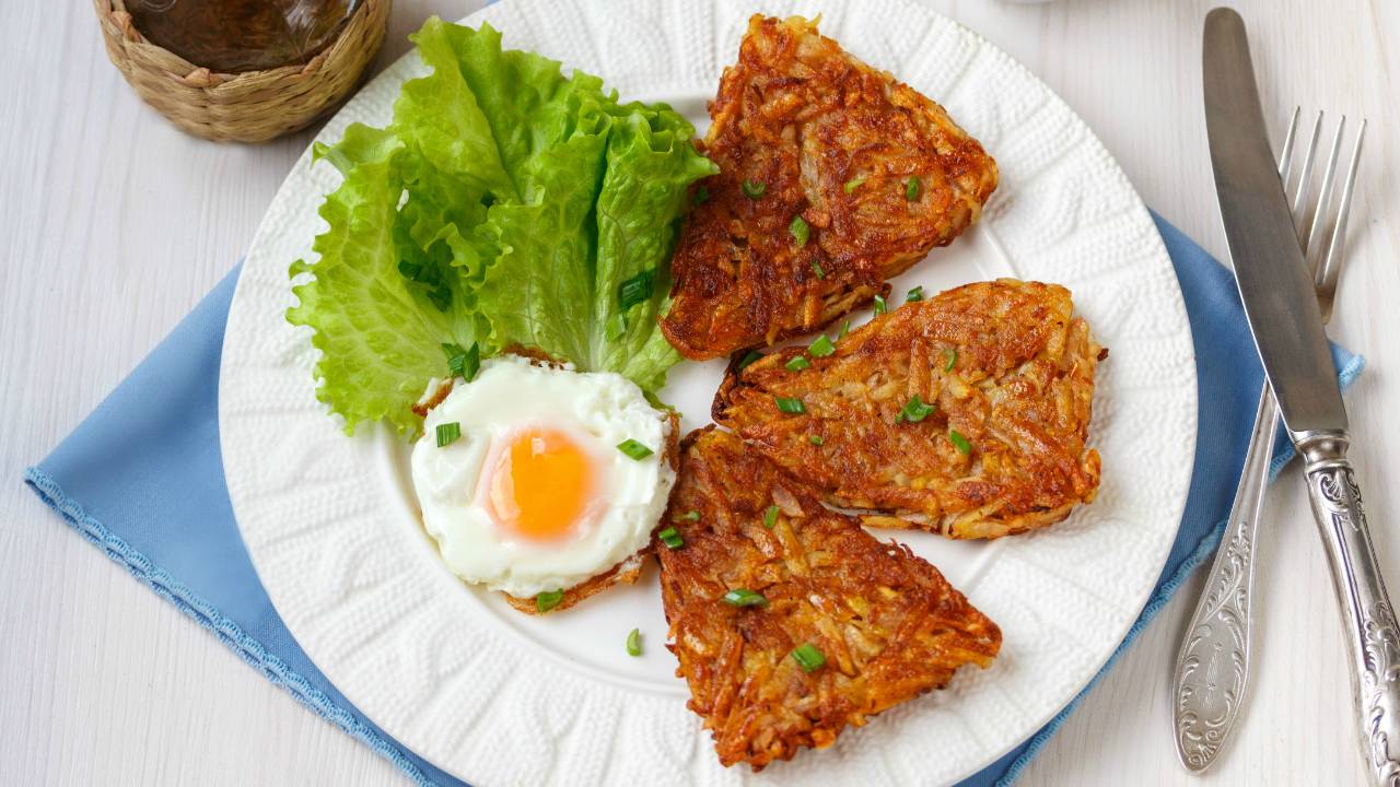 🥔 Хашбраун — рецепт американских оладьев из картошки смотреть онлайн