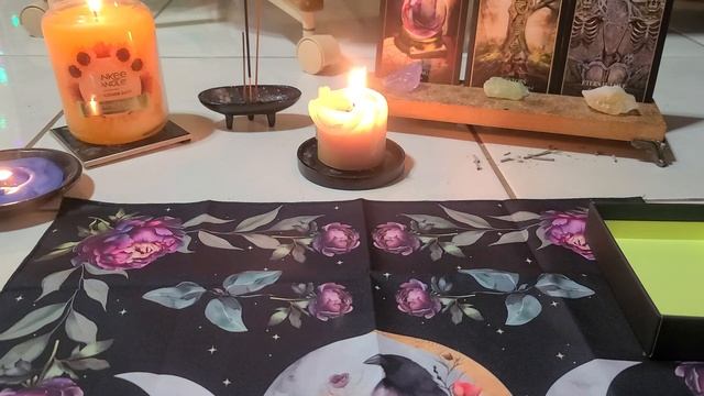Witching Hour Oracle Flip Through - Awaken your inner magic смотреть онлайн